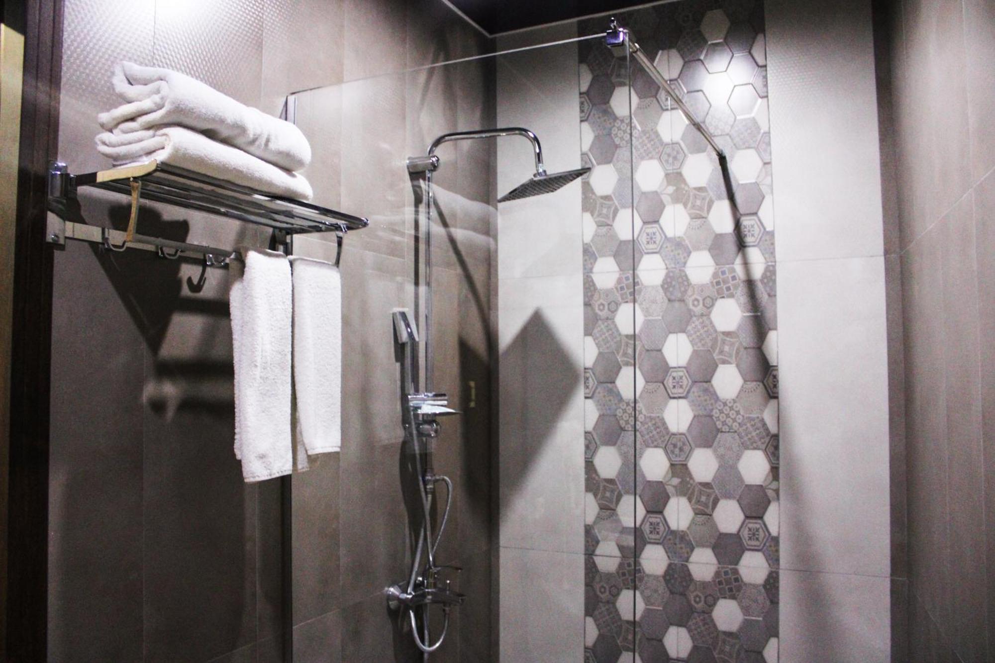 7 Rooms Hotel Tserovani Exterior photo
