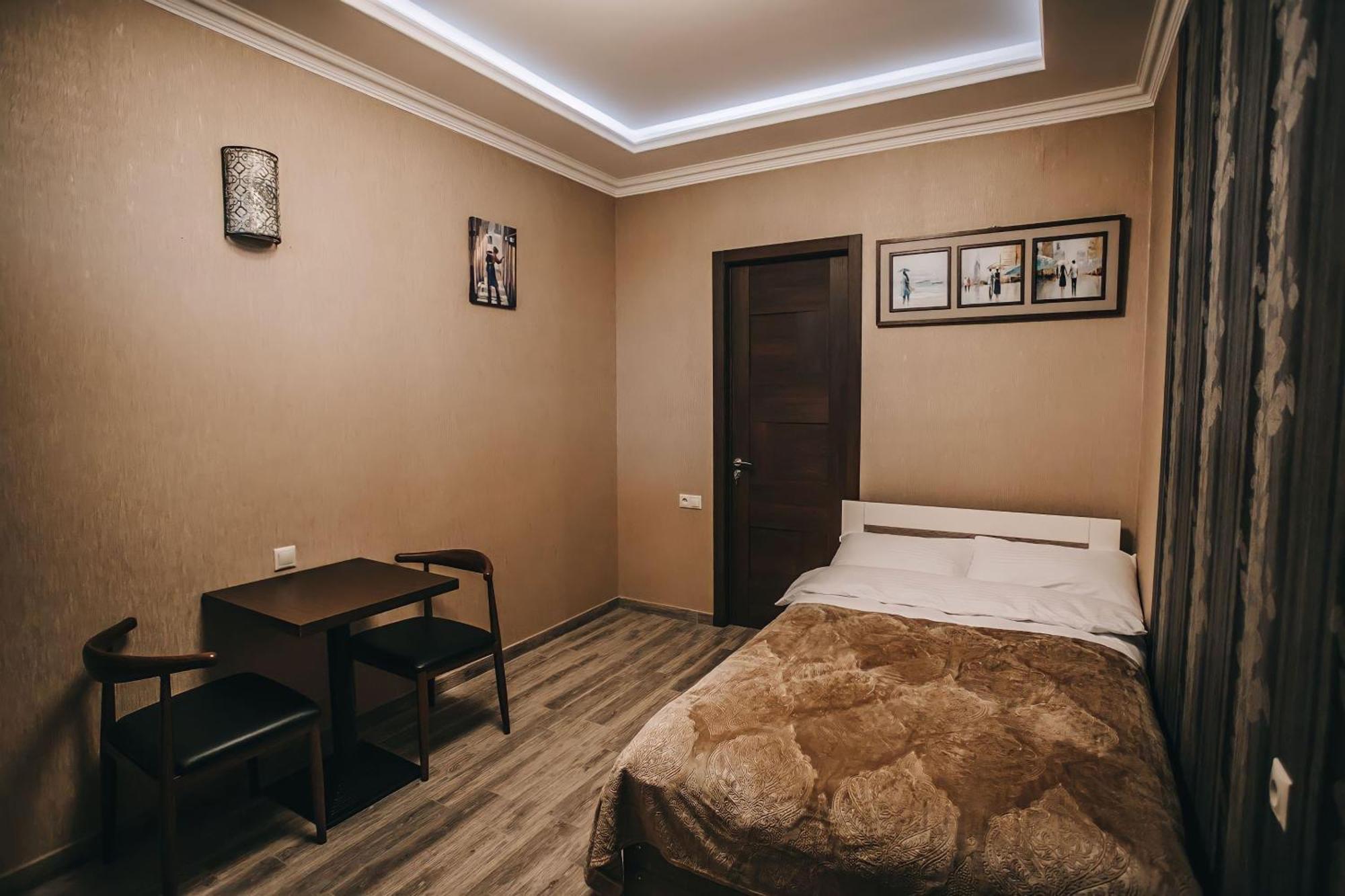 7 Rooms Hotel Tserovani Exterior photo