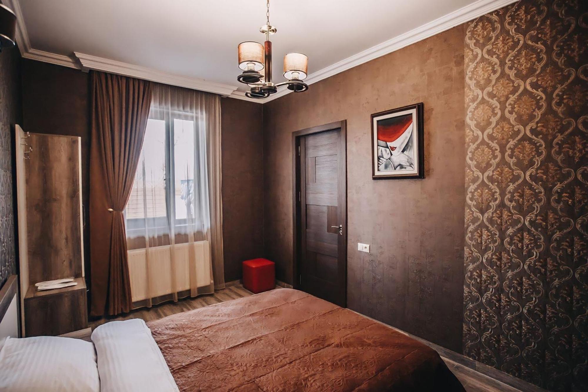 7 Rooms Hotel Tserovani Exterior photo