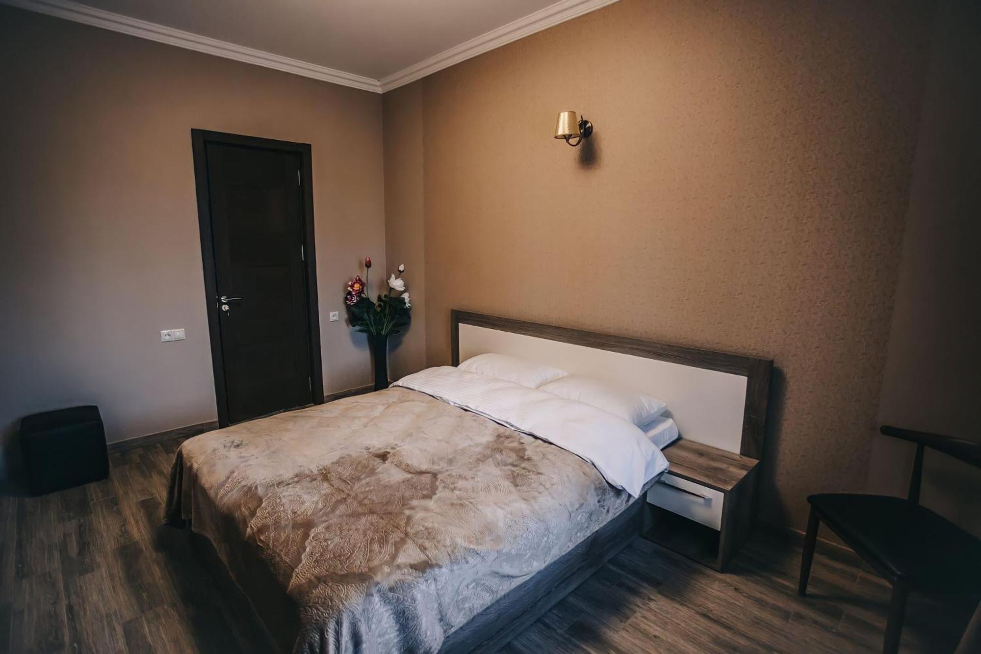 7 Rooms Hotel Tserovani Exterior photo
